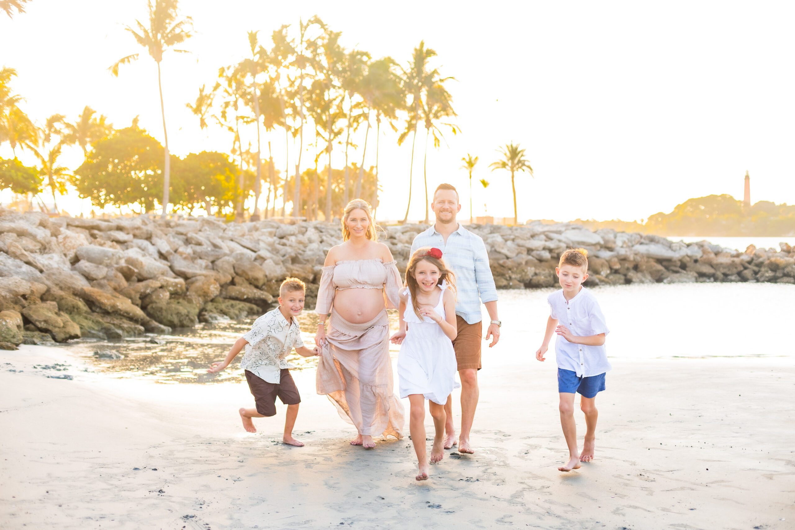 Maternity portrait at DuBois Park in Jupiter, Florida
