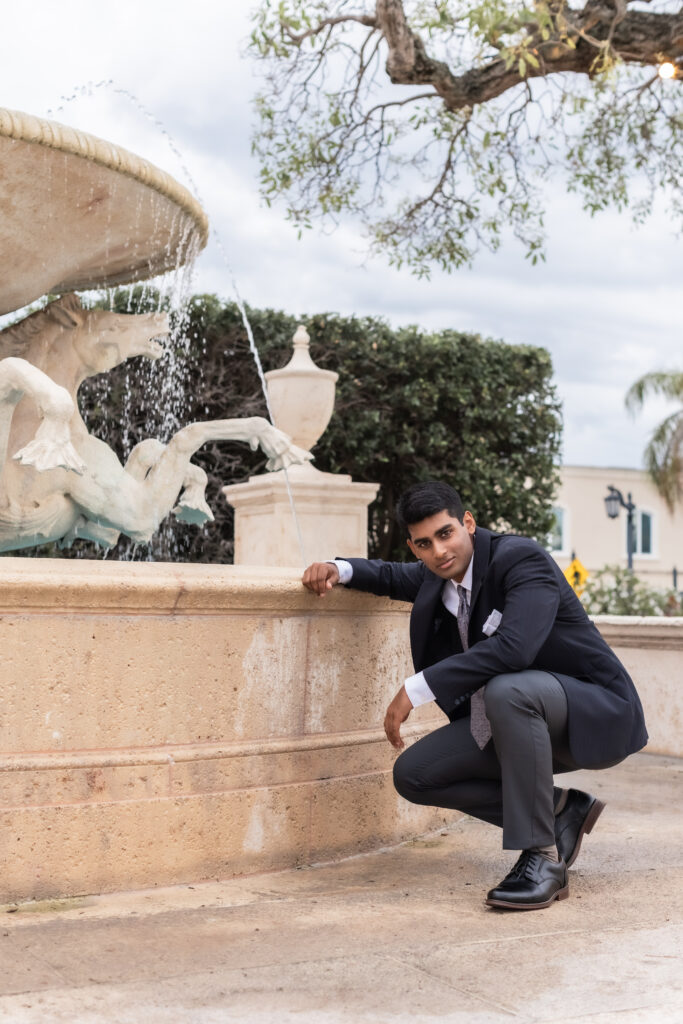 Modern senior portrait with Palm Beach architecture on Worth Avenue